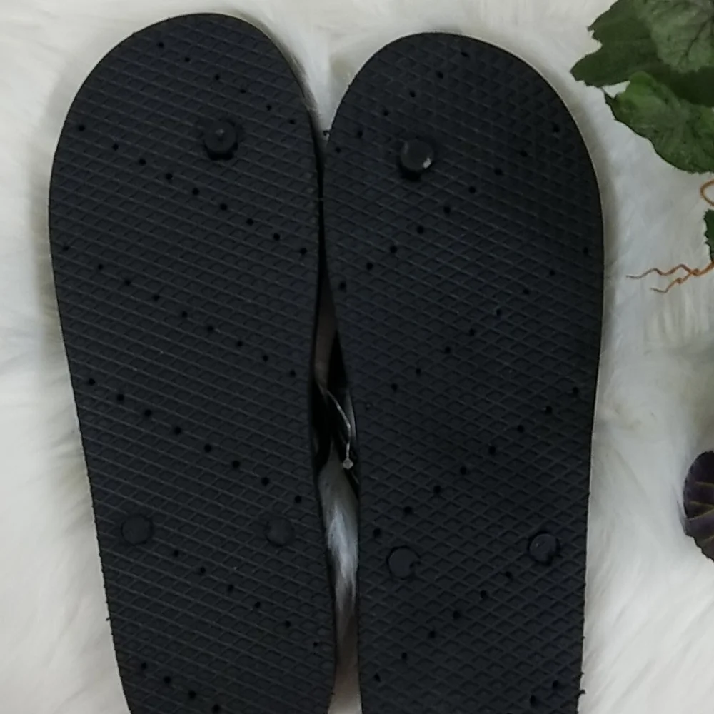 NWOT, WFS, blk, wht. Gray, flipflops, Sz11/12